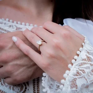 Navigating the World of Engagement Rings: A Stress-Free Guide for First-Time Buyers