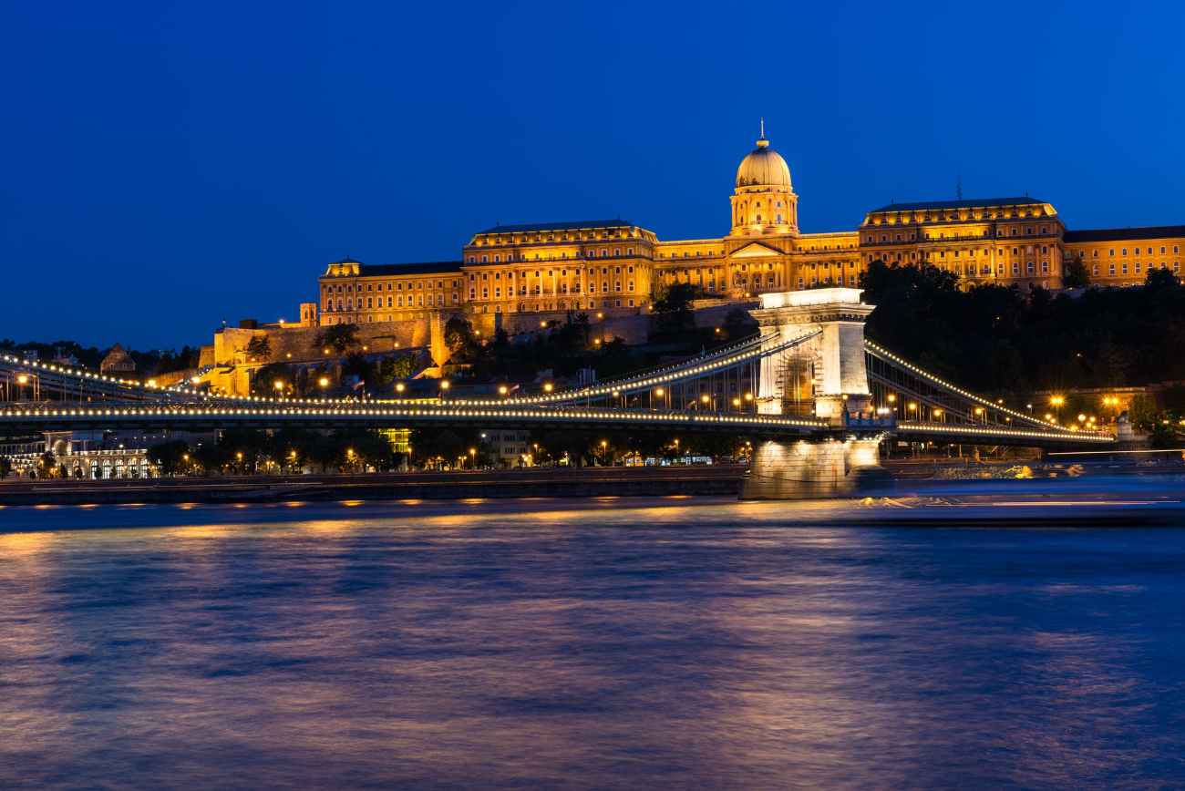 Evening Elegance: Unmissable Budapest Night Cruise for a Memorable Night Out